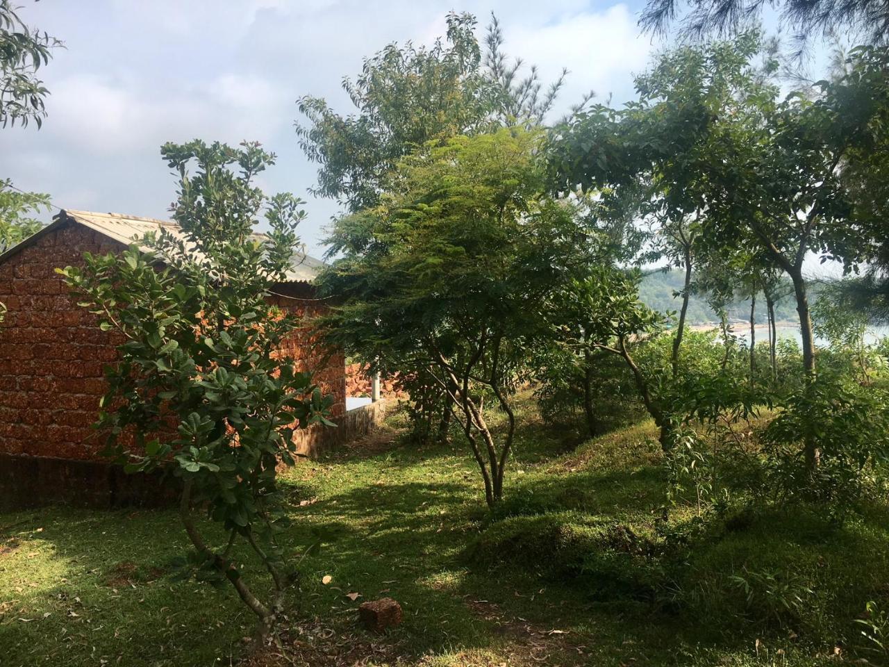 White Elephant Restaurant & Cottages Gokarna Gokarna  Exterior photo